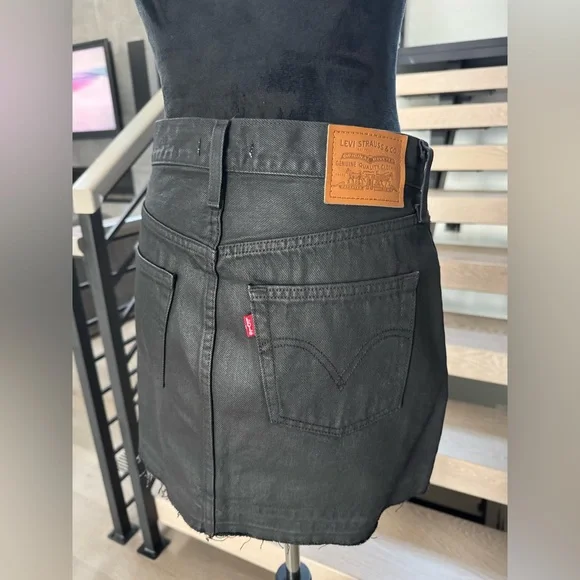 New Levi's Icon Black Leather look Mini Skirt size 25 - Picture 13 of 14